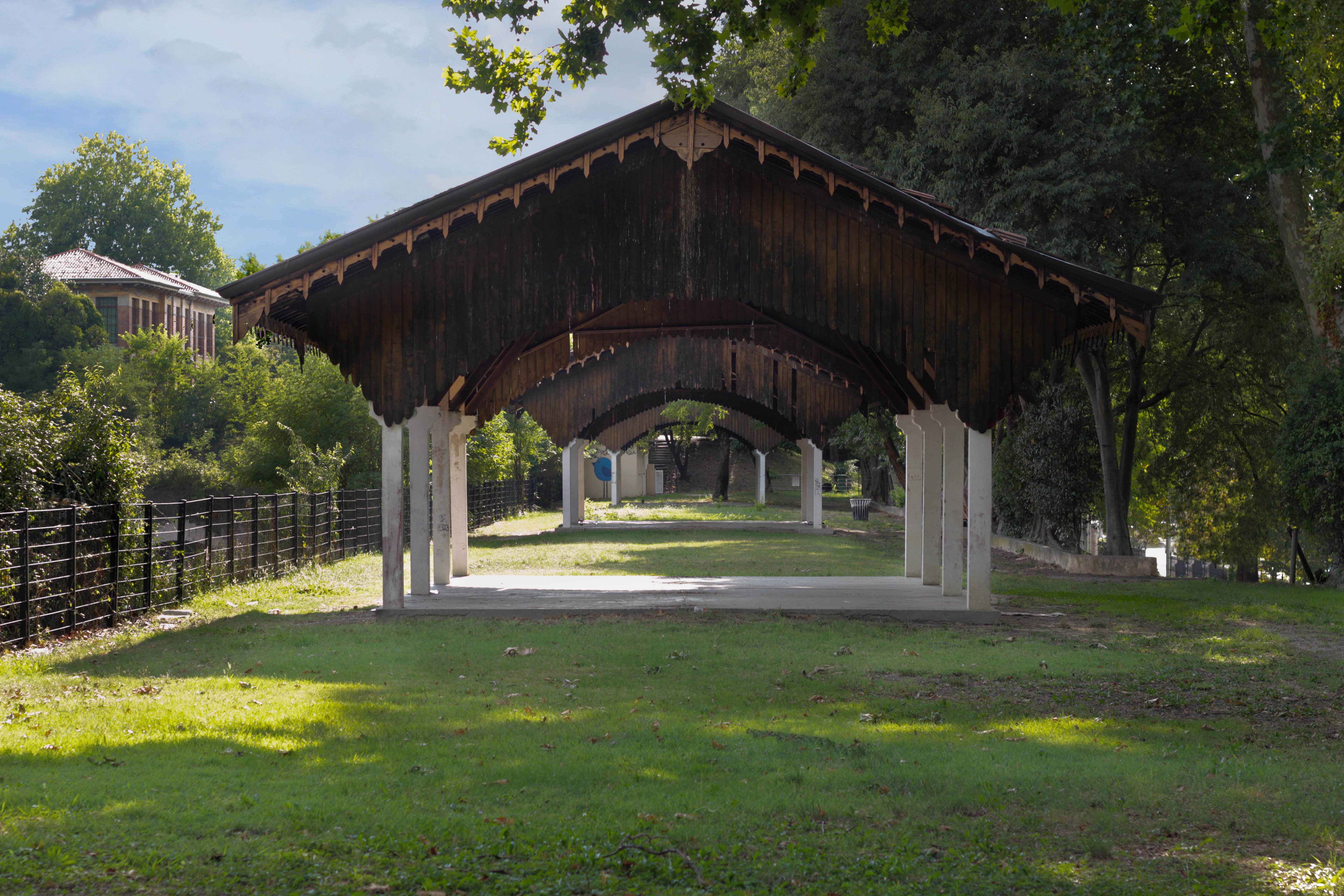 Lezioni a cielo aperto, passeggiate patrimoniali. Dove e come imparare? Spazi di insegnamento del '900